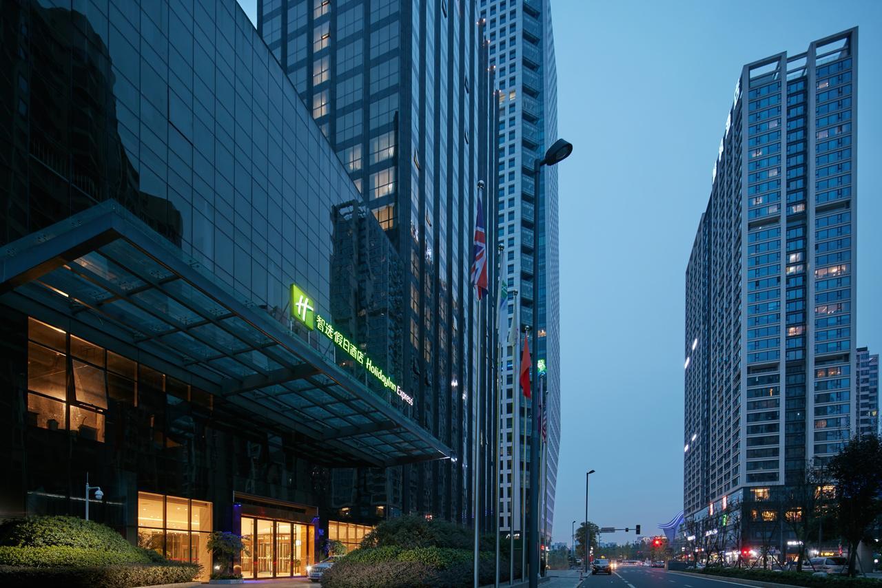 Holiday Inn Express Chengdu Tianfu Exterior photo